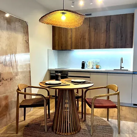 Japandi Pearl Designed Studio,parking ,aircon, O2 Apartment
