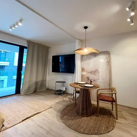 Japandi Pearl Designed Studio,parking ,aircon, O2 Apartment