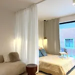 Japandi Pearl Designed Studio,parking ,aircon, O2 * Prága