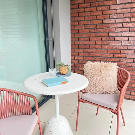 Japandi Pearl Designed Studio,parking ,aircon, O2 Apartment