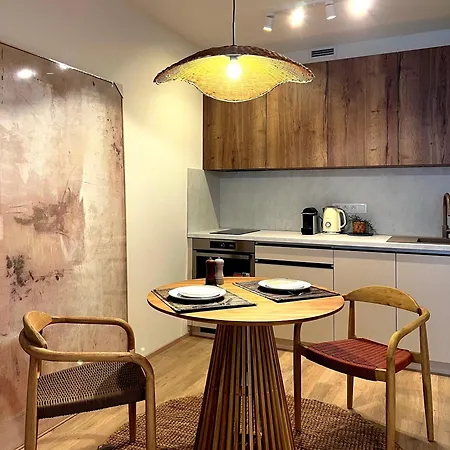 Japandi Pearl Designed Studio,parking ,aircon, O2 Prague