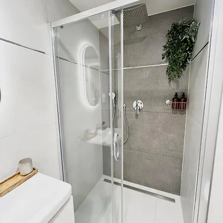 Japandi Pearl Designed Studio,parking ,aircon, O2 פראג
