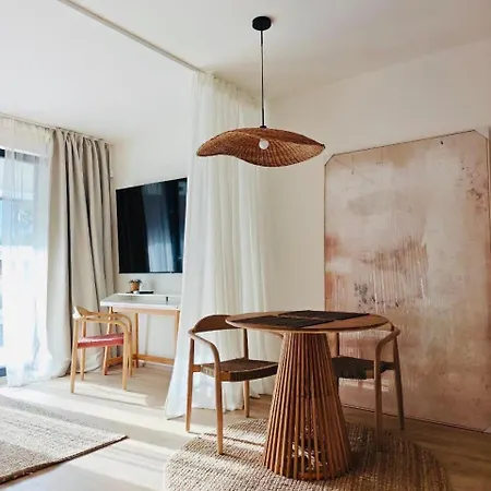 Appartement Japandi Pearl Designed Studio,parking ,aircon, O2 *