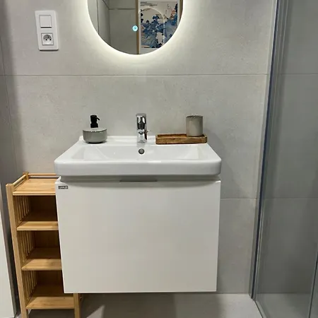 Japandi Pearl Designed Studio,parking ,aircon, O2 Appartement Praag