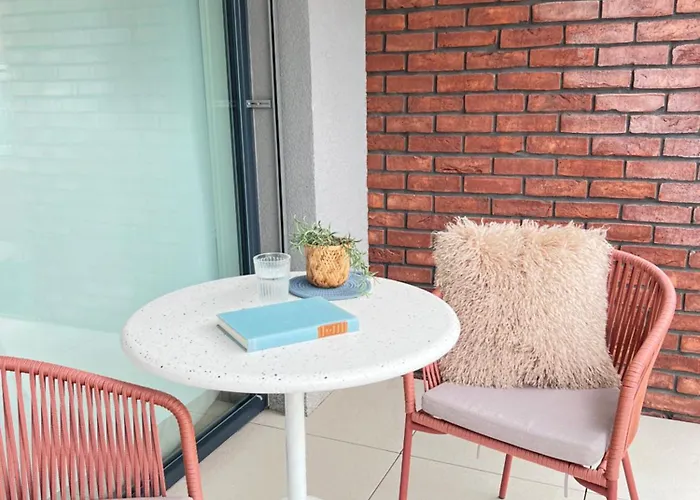 Japandi Pearl Designed Studio,parking ,aircon, O2 Appartement