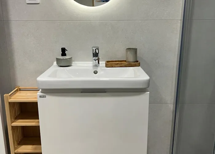 Japandi Pearl Designed Studio,parking ,aircon, O2 Appartement Praag
