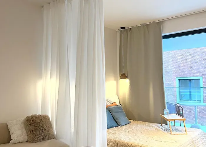 Japandi Pearl Designed Studio,parking ,aircon, O2 * Praag
