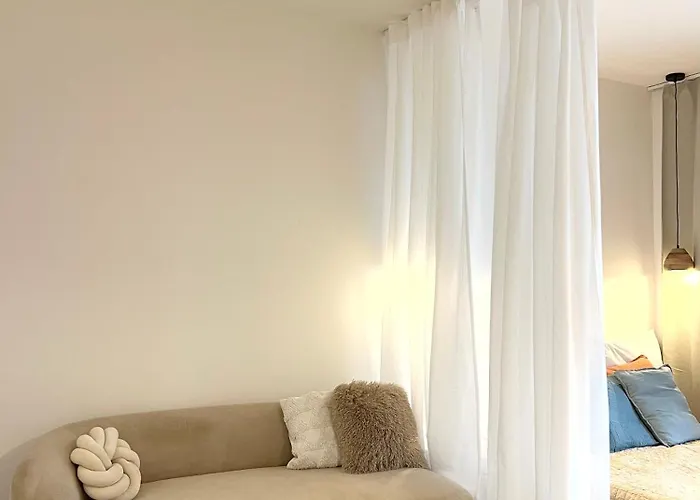Japandi Pearl Designed Studio,parking ,aircon, O2 * Praag