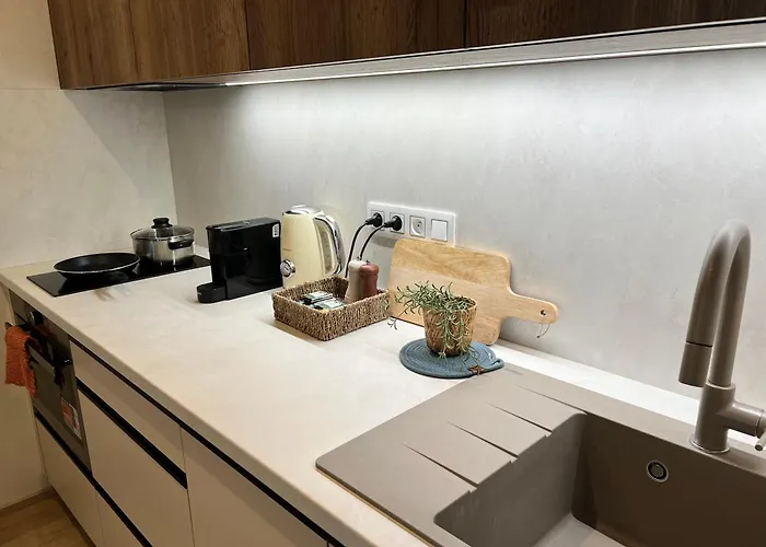Japandi Pearl Designed Studio,parking ,aircon, O2 Appartement