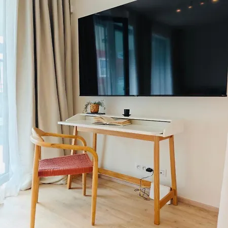 Japandi Pearl Designed Studio,parking ,aircon, O2 Apartmán *
