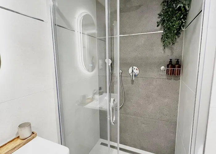 Japandi Pearl Designed Studio,parking ,aircon, O2 Πράγα
