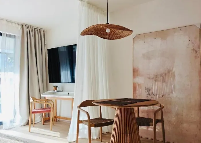 Διαμέρισμα Japandi Pearl Designed Studio,parking ,aircon, O2 *